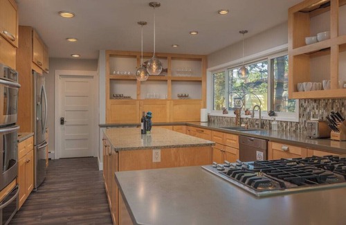 South Addition House | The Anchorage Grand | Upscale 4BR Downtown Rental