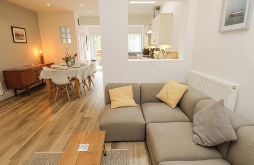 Bembridge Cottage | THE ANCHORAGE, pet friendly, with a garden in Bembridge