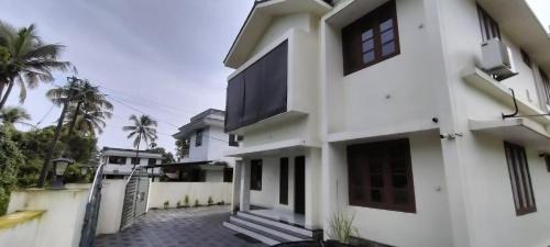Alwaye Villa | The Angamaly Anchor Spacious Holiday Home Near Cochin Airport