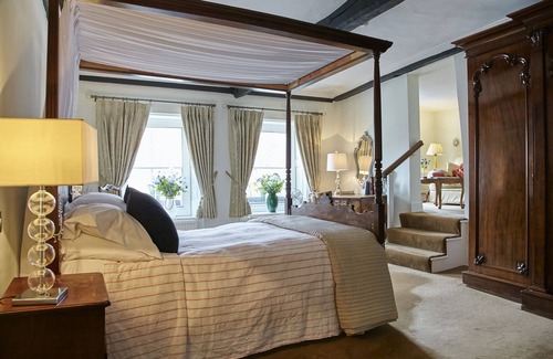 Midhurst Hotel | The Angel Inn