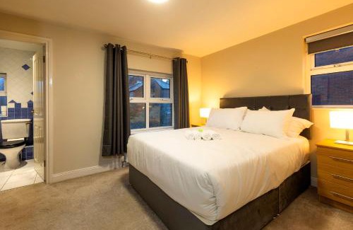 Ormeau House | The Annadale - Luxury 3 bd House - Gold Short Term Stays