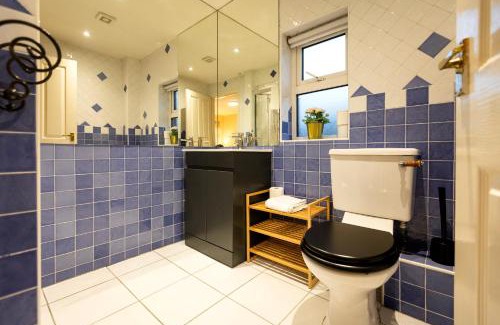 Ormeau House | The Annadale - Luxury 3 bd House - Gold Short Term Stays