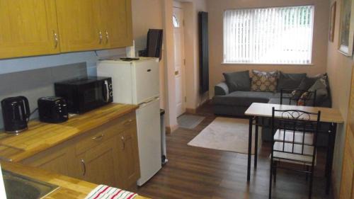 Gloucester Apartment | The Annex @ 136