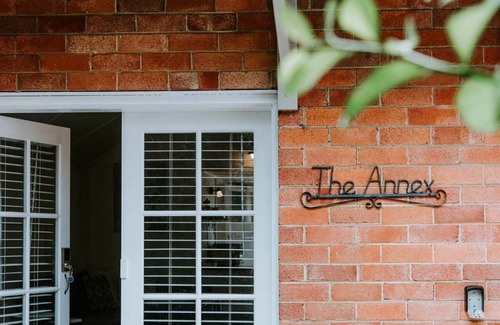Central Mudgee House | The Annex - A Cosy Couples Retreat in Heart of Town