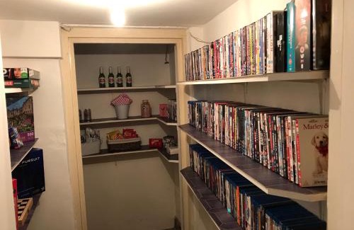Tiverton Apartment | The Annex