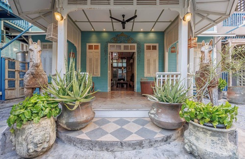 Bang Rak House | The Anonymous House @ Silom/BTS Surasak/3 Bedrooms, 4 Bathrooms/City Center.