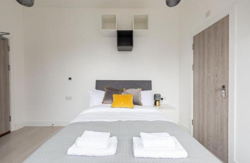 St. George's Apartment | The Anson Hotel - Conveniently Located Sweet Space Near Transportation Stations