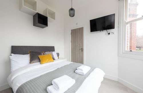 St. George's Apartment | The Anson Hotel - Conveniently Located Sweet Space Near Transportation Stations