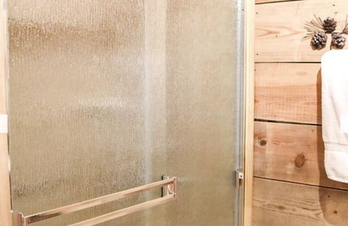 Branson Cabin | The Antler's Point Cabin is a private log cabin in the heart of Branson.