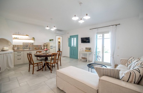 Vivlos Apartment | The apartment has a terrace with a panoramic view of the Aegean Sea and Paros.