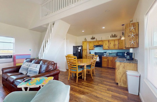Crystal Beach House | The Aqua Alma: Studio, 1 BA in Crystal Beach, Sleeps 8