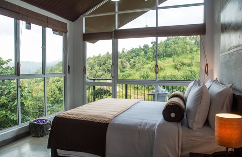 Wayikkal Bed & Breakfast | THE AQUA PAVILION by Kandy Victoria Eco Resortn"Room with a Stoney Tub"