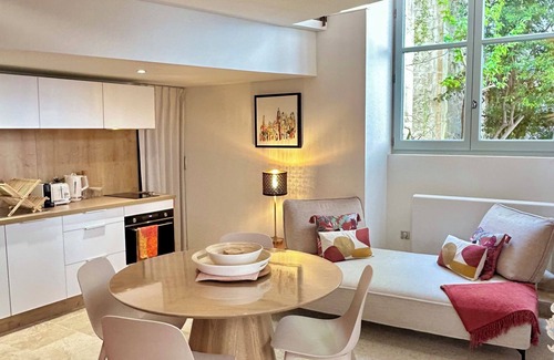 Nimes City Centre House | The Arena's Pavillon - private garden&terrace