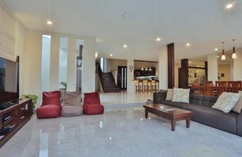 Sunset Road Villa | The Arnaya
