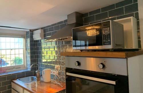 Coulsdon West Apartment | The Art Apartment