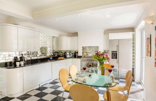 Bangor House | The Art Deco House