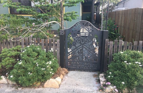 Yamba House | THE ART-HOUSE STUDIO AND ACCOMMODATION, YAMBA