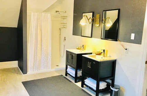 Squire Park House | The ART INN Seattle