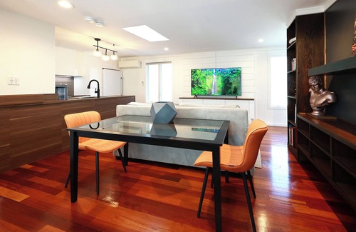 Columbus Apartment | The Artisan - An Atelier in Nature's Canopy
