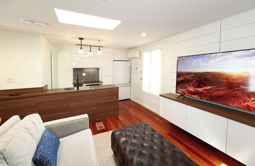 Columbus Apartment | The Artisan - An Atelier in Nature's Canopy