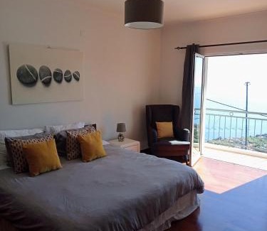 Arco da Calheta House | THE ARTIST GUEST HOUSE Room Only with Shared Breakfast Area