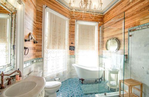 Historic Seaport Bed & Breakfast | The Artist House