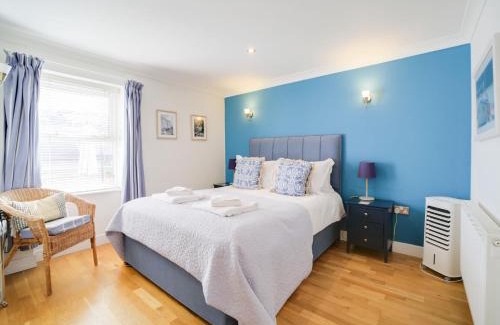 Porthleven Bed & Breakfast | The Artist Loft, Ensuite Guest Rooms, Porthleven