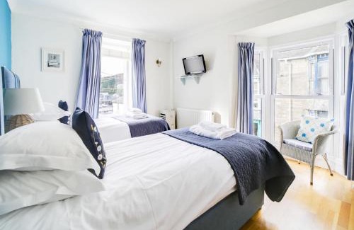 Porthleven Bed & Breakfast | The Artist Loft, Ensuite Guest Rooms, Porthleven