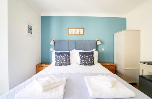 Porthleven Bed & Breakfast | The Artist Loft, Ensuite Guest Rooms, Porthleven