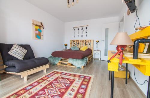 Tractorul Apartment | The Artist's Corner Brasov