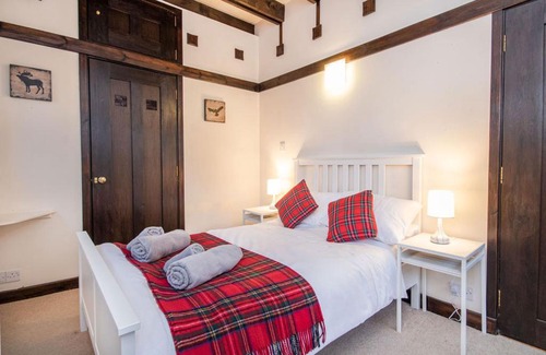 Inverarnie House | The Artist's Cottage