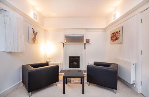 Inverarnie House | The Artist's Cottage