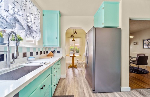 Los Angeles House | The Artist's House- A two-bedroom, newly remodeled Spanish Stucco in Inglewood