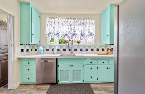 Los Angeles House | The Artist's House- A two-bedroom, newly remodeled Spanish Stucco in Inglewood