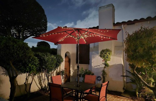 Los Angeles House | The Artist's House- A two-bedroom, newly remodeled Spanish Stucco in Inglewood