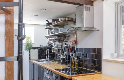 Hove Apartment | The Artists Studio - with Unique Japanese Garden