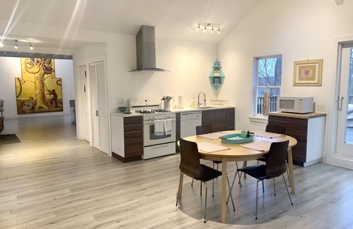 Claverack-Red Mills House | The Artist’s Studio - Cool country chic guesthouse