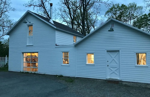 Claverack-Red Mills House | The Artist’s Studio - Cool country chic guesthouse