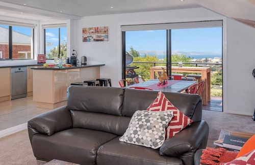 Hobart Central Business District Apartment | The Artview fantastic city location os parking