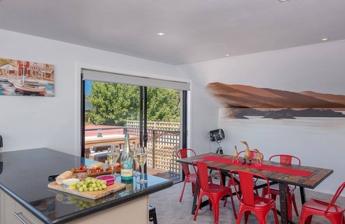 Hobart Central Business District Apartment | The Artview fantastic city location os parking