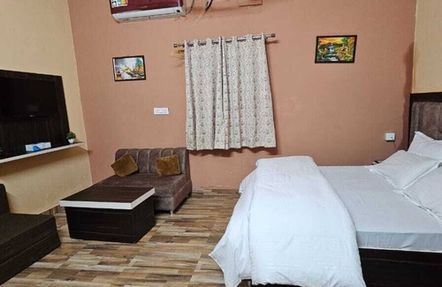 Mayapur Hotel | The Ashok Vatika Farms and Stay