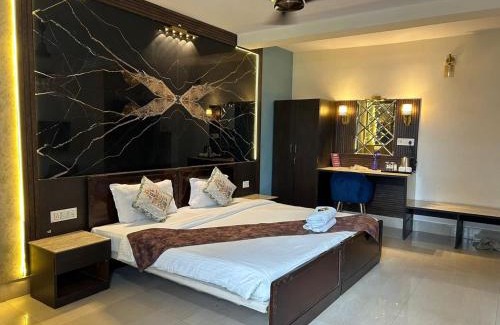 Ballygunge Bed & Breakfast | The Aster Penthouse