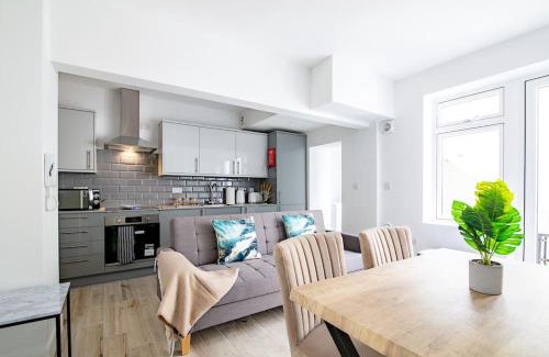 Leicester City Centre Apartment | The Aston 2 bedroom with patio