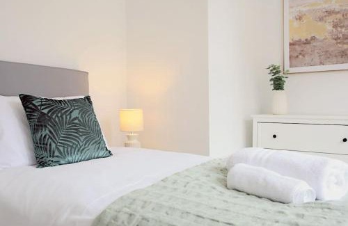 Leicester City Centre Apartment | The Aston 2 bedroom with patio