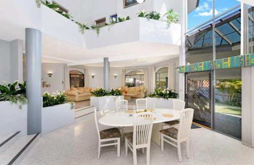 Port Macquarie House | The Atrium 11 Kentia Close