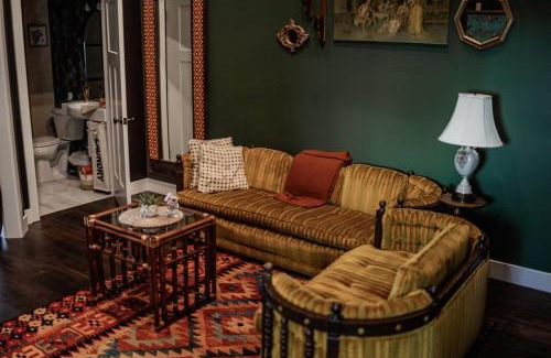 Perryville Hotel | The Atrium - A Boutique Hotel - Suite 18