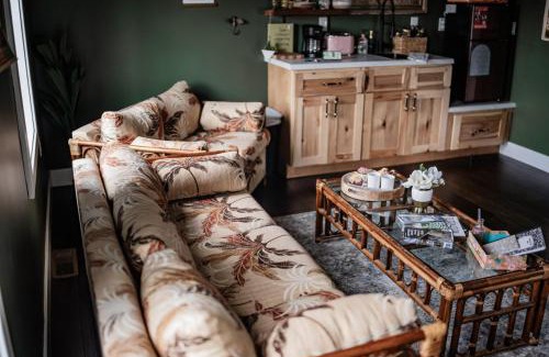 Perryville Hotel | The Atrium - A Boutique Hotel - Suite 18
