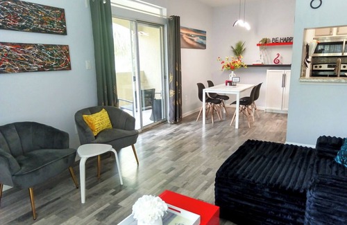 Clearwater Condo | The Avalon, Clearwater 1/1 LUXE CORNER CONDO/King size bed/Free wifi & Parking