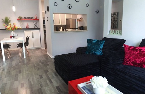 Clearwater Condo | The Avalon, Clearwater 1/1 LUXE CORNER CONDO/King size bed/Free wifi & Parking