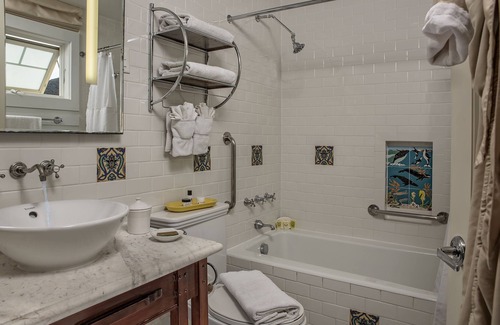 Avalon Hotel | The Avalon Hotel on Catalina Island